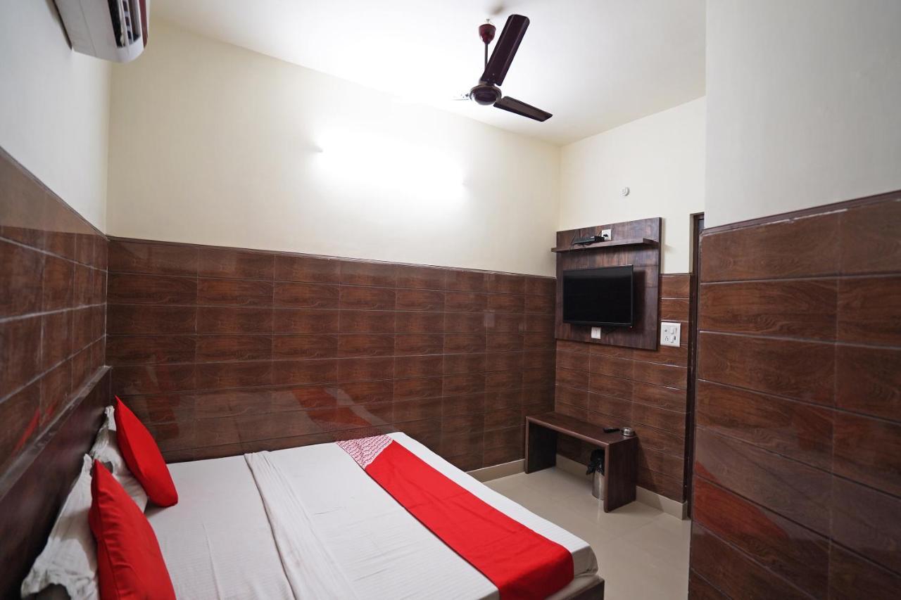 Hotel O Shri Sai Guest House Дели Экстерьер фото