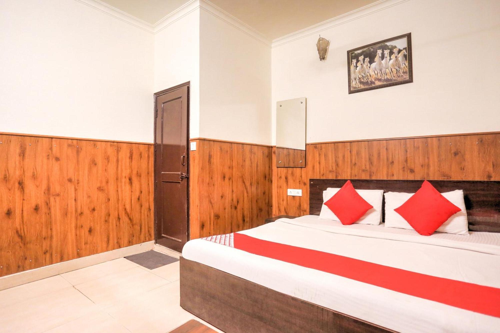 Hotel O Shri Sai Guest House Дели Экстерьер фото