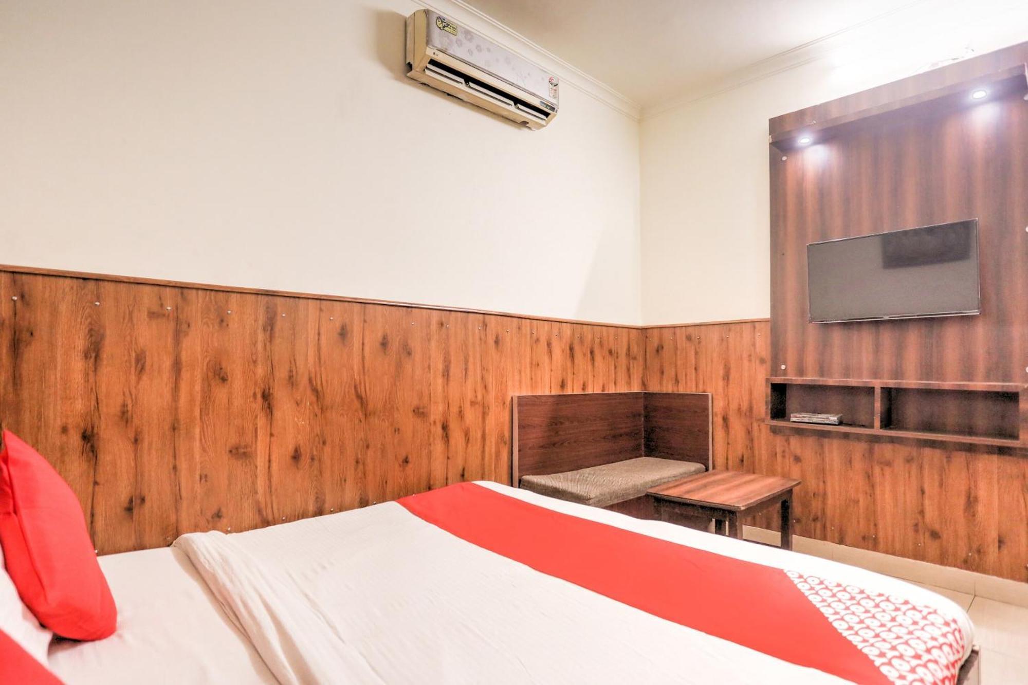 Hotel O Shri Sai Guest House Дели Экстерьер фото