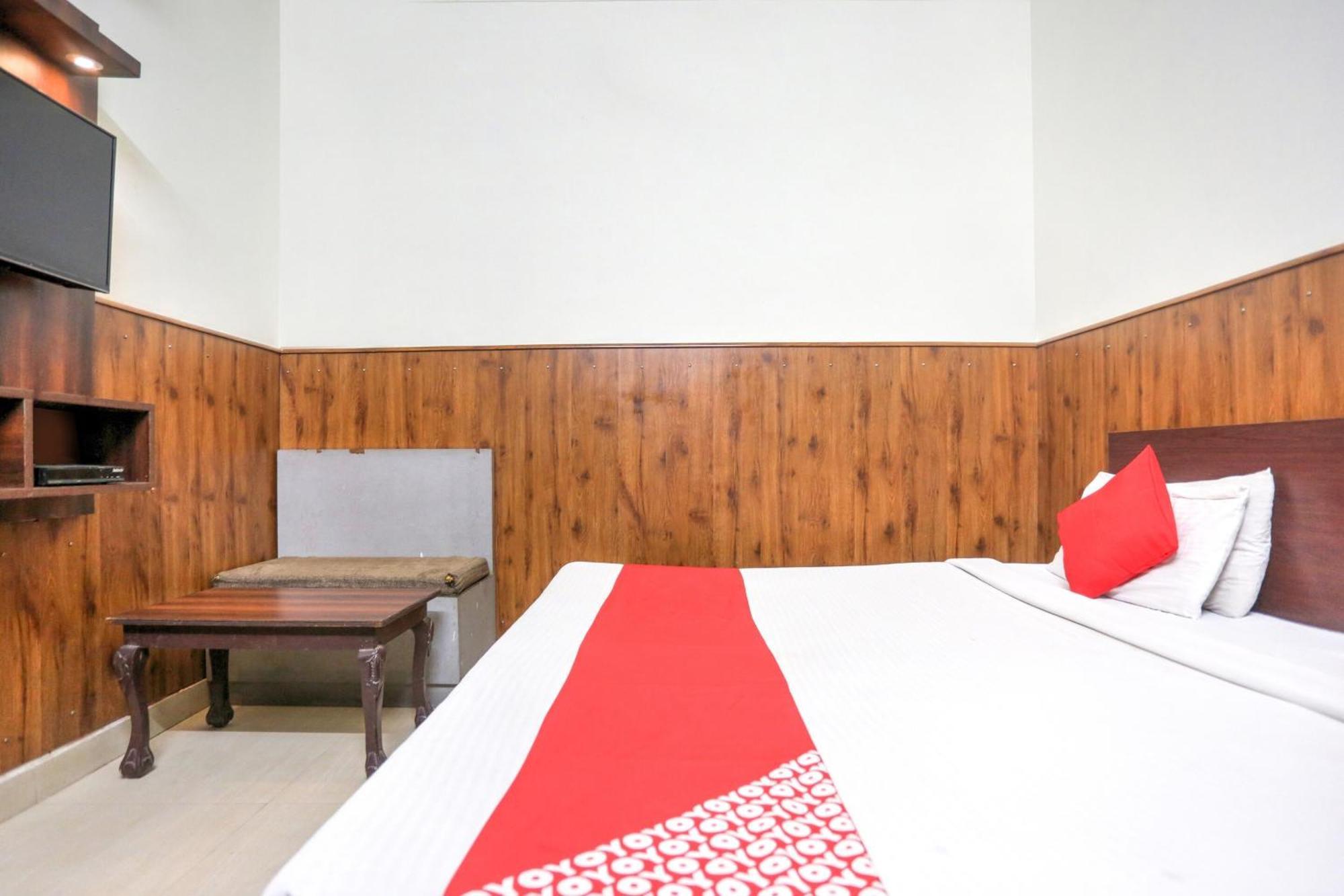 Hotel O Shri Sai Guest House Дели Экстерьер фото