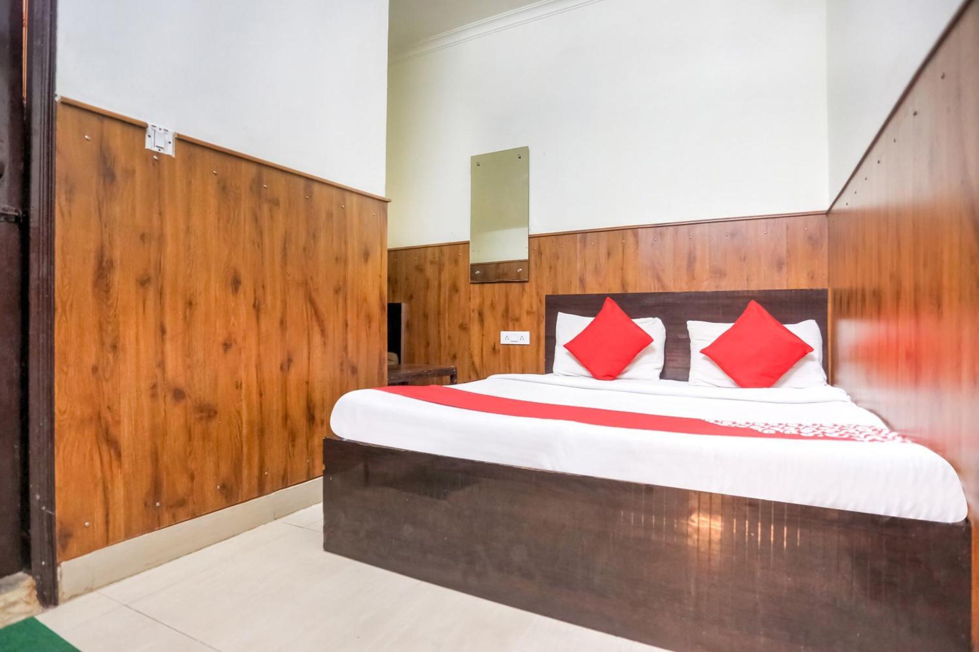 Hotel O Shri Sai Guest House Дели Экстерьер фото