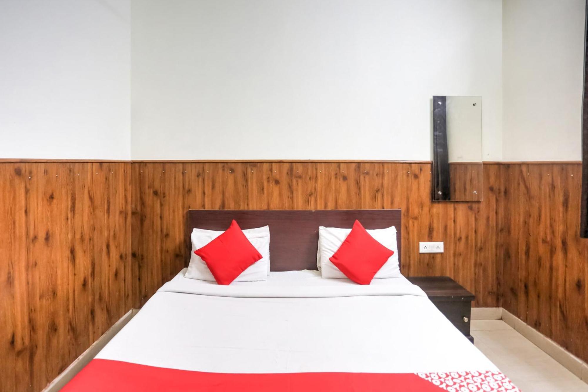 Hotel O Shri Sai Guest House Дели Экстерьер фото