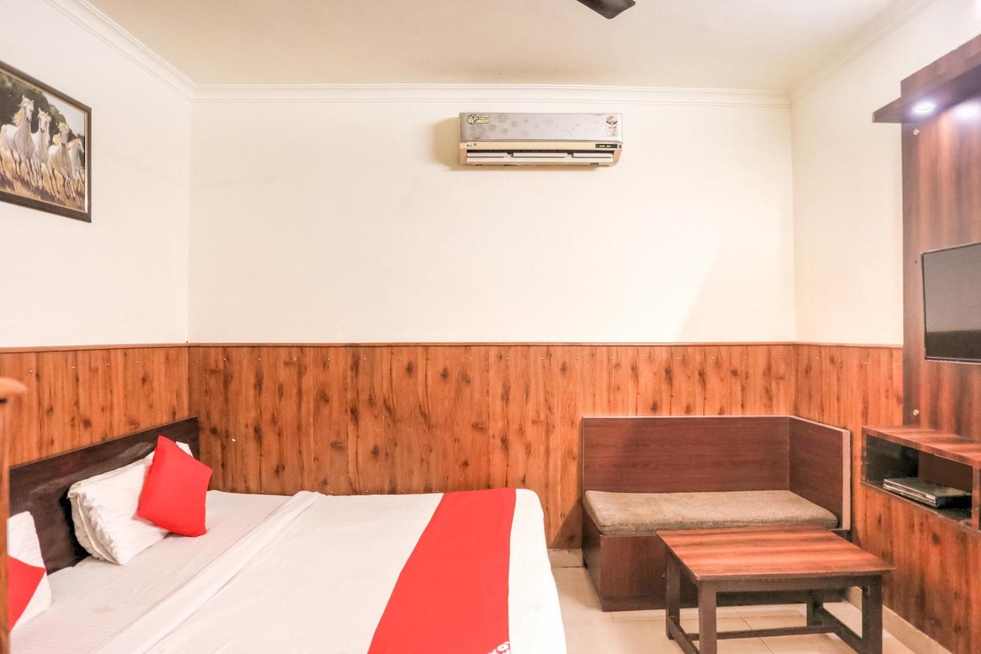 Hotel O Shri Sai Guest House Дели Экстерьер фото
