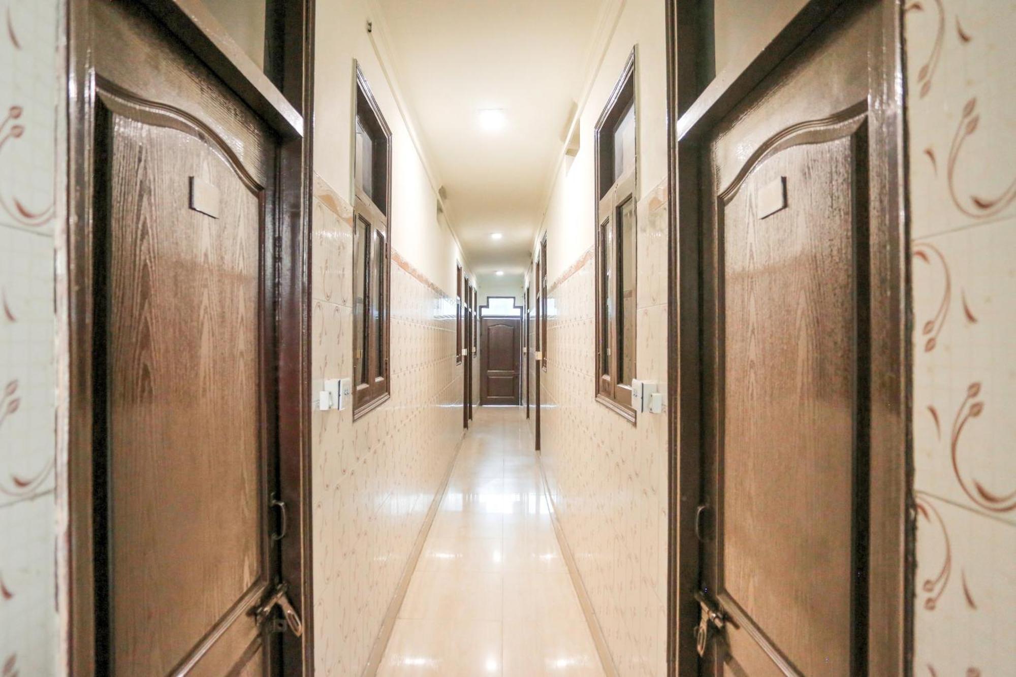 Hotel O Shri Sai Guest House Дели Экстерьер фото