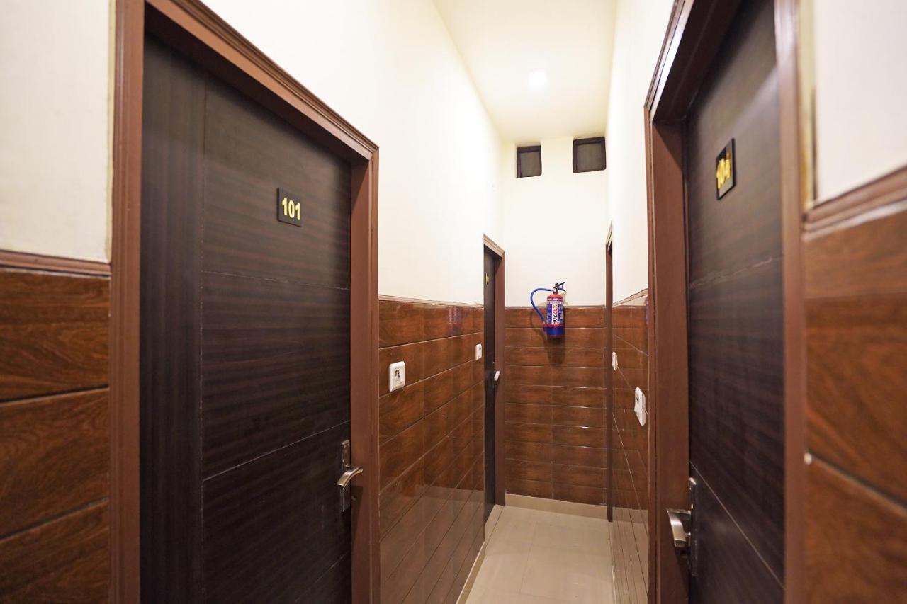Hotel O Shri Sai Guest House Дели Экстерьер фото